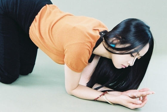 f(x)宋茜預告照被贊美翻 新專輯《4 WALLS》復古夢幻【組圖】