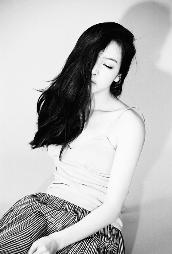 f(x)宋茜預告照被贊美翻 新專輯《4 WALLS》復古夢幻【組圖】