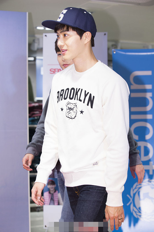 exo變身鄰家大男孩齊現身 燦烈新片牽手袁姍姍【組圖】