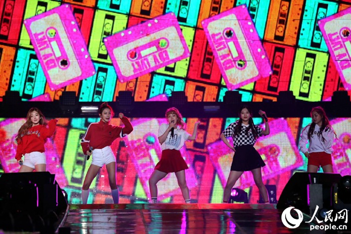 2015樂天免稅店家族演唱會 EXO寶兒鳥叔群星薈萃【組圖】