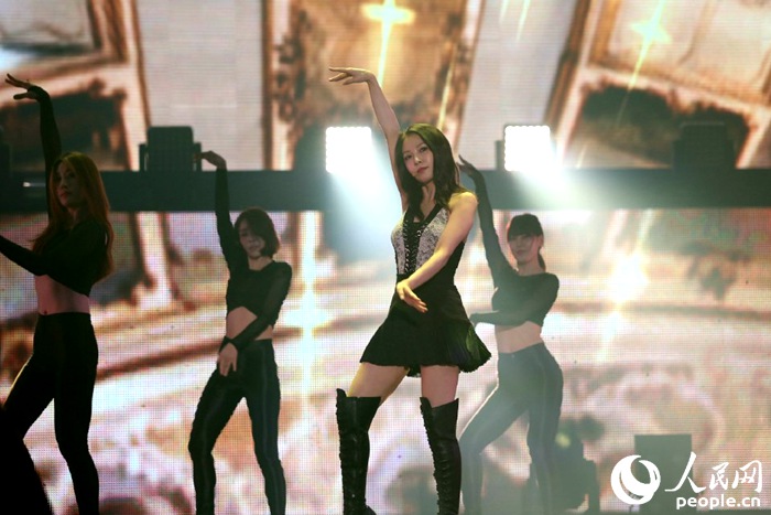 2015樂天免稅店家族演唱會 EXO寶兒鳥叔群星薈萃【組圖】