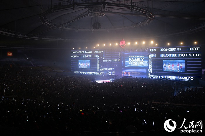 2015樂天免稅店家族演唱會 EXO寶兒鳥叔群星薈萃【組圖】