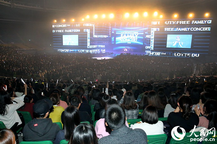 2015樂天免稅店家族演唱會 EXO寶兒鳥叔群星薈萃【組圖】