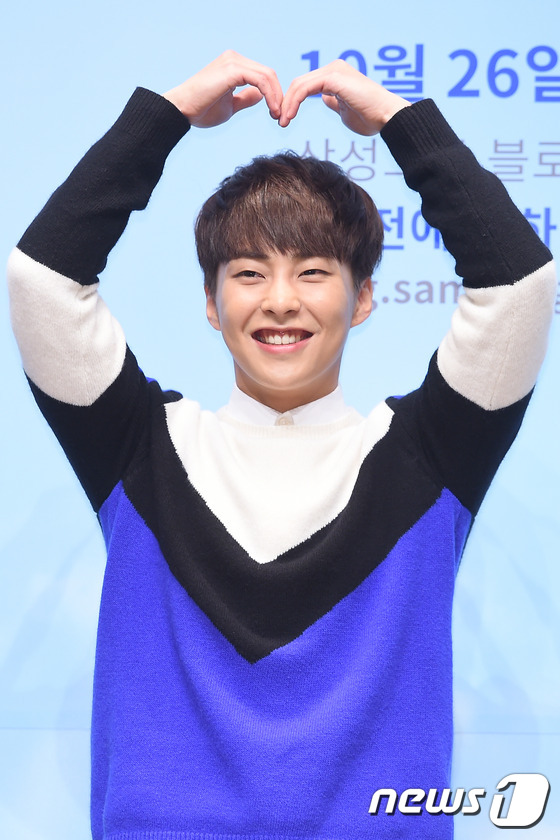 EXO成員XIUMIN與金素恩穿情侶裝現身 宣傳新劇《愛上挑戰》【組圖】