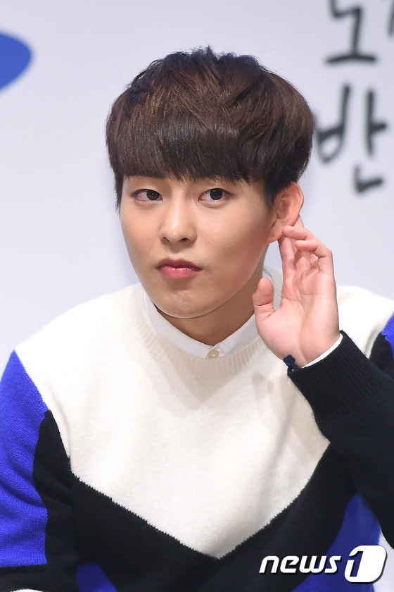 EXO成員XIUMIN與金素恩穿情侶裝現身 宣傳新劇《愛上挑戰》【組圖】