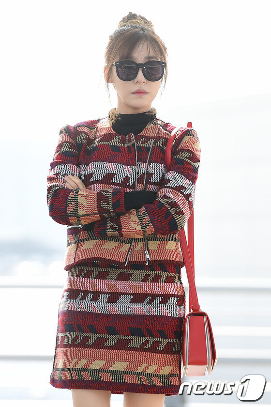 少女時代現身機場飛上海 泰妍白裙裝扮清純范【組圖】