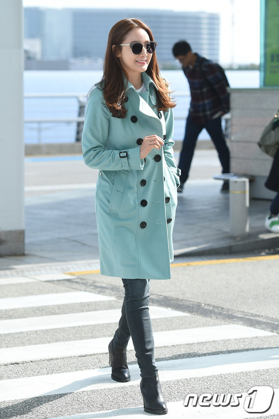 崔智友混搭風現身機場 頻露微笑心情好【組圖】