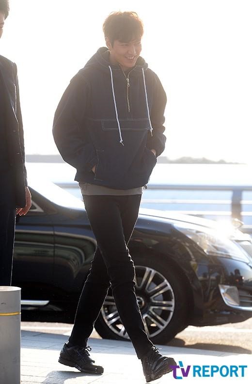 李敏鎬清晨現身機場飛廣州 有說有笑心情好【組圖】