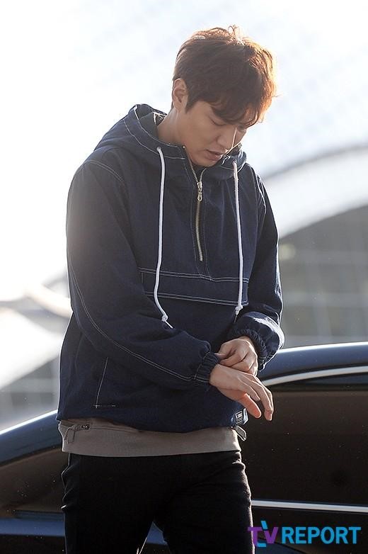 李敏鎬清晨現身機場飛廣州 有說有笑心情好【組圖】