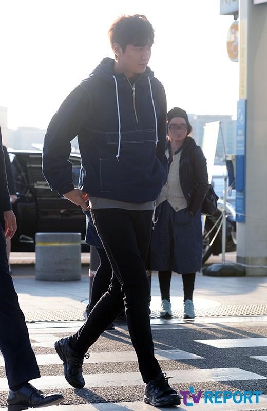 李敏鎬清晨現身機場飛廣州 有說有笑心情好【組圖】