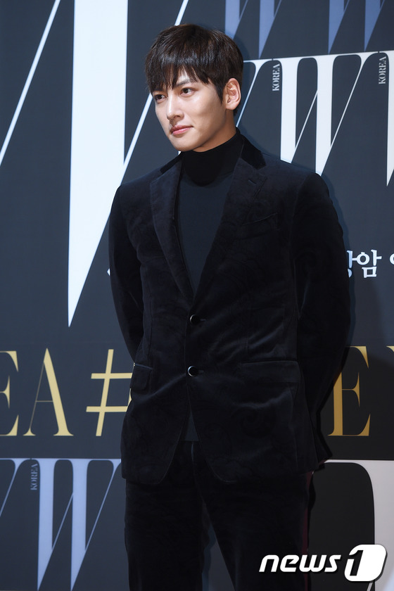 EXO樸信惠rain齊助陣公益活動 Jessica牽手妹妹鄭秀晶現身【組圖】