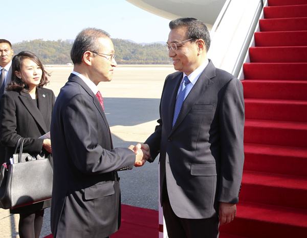 李克強抵達首爾開始對韓國進行正式訪問