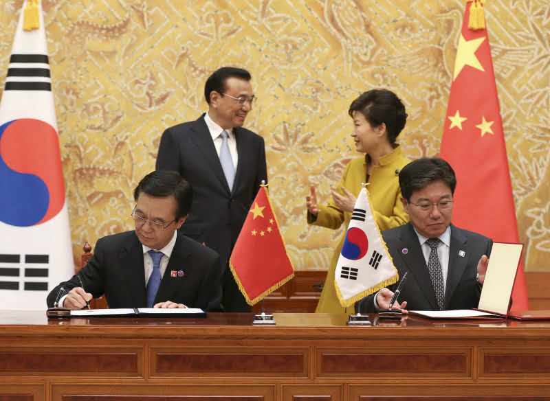 李克強與樸槿惠共同見證中韓17個合作文件簽署