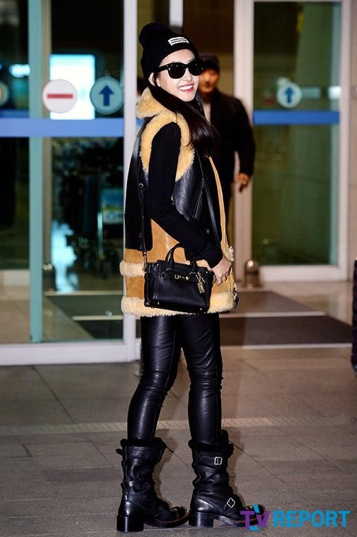 F(x)宋茜赴港參加活動 黑色皮衣皮褲性感時尚【組圖】