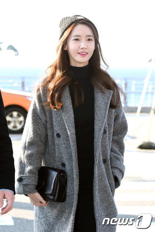 少女時代允兒美貌耀眼現身機場 簡約更顯可愛【組圖】