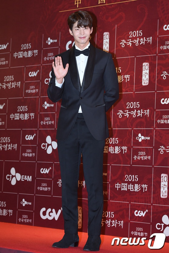 權相宇周冬雨攜手亮相 “中國電影節”首爾開幕【組圖】