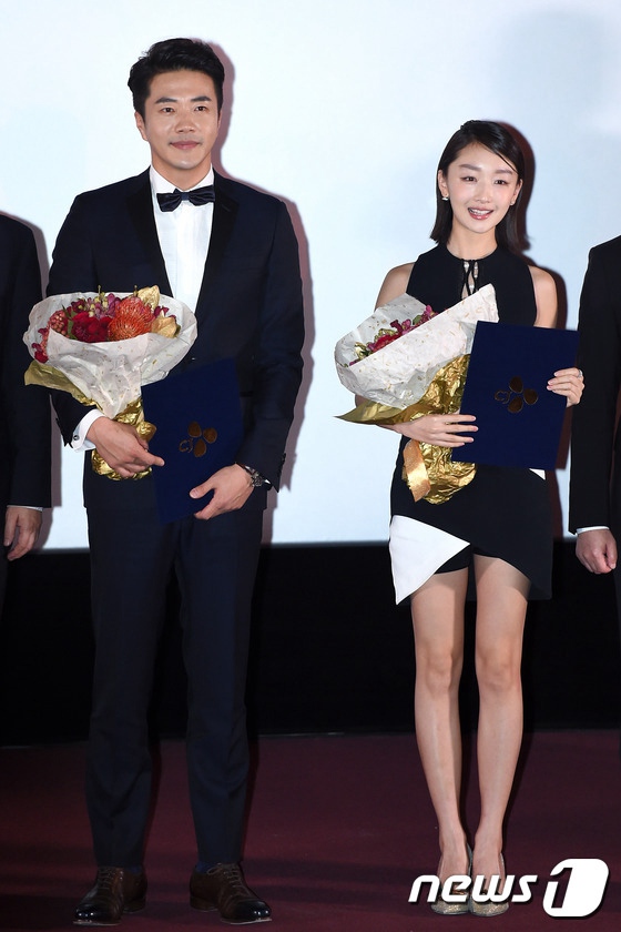 權相宇周冬雨攜手亮相 “中國電影節”首爾開幕【組圖】