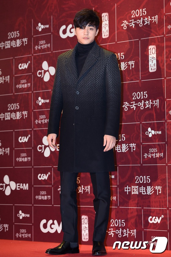 權相宇周冬雨攜手亮相 “中國電影節”首爾開幕【組圖】