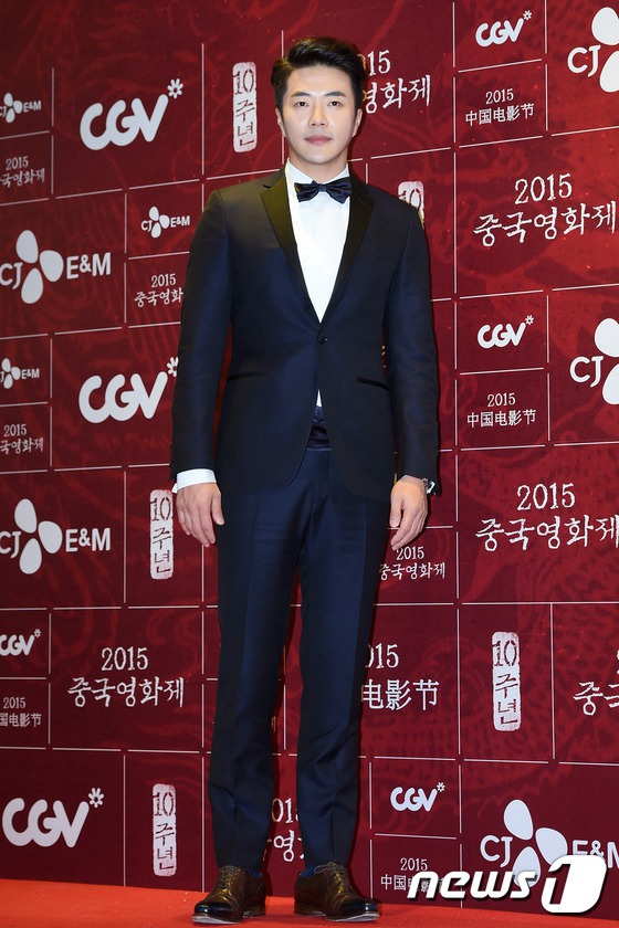 權相宇周冬雨攜手亮相 “中國電影節”首爾開幕【組圖】