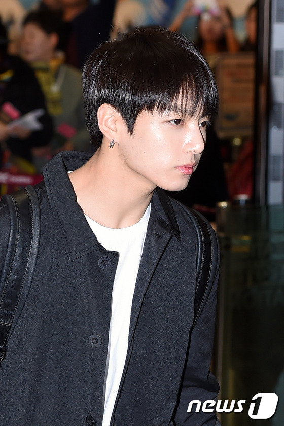 防彈少年團鄭淳元VIXX等現身機場飛北京 獻唱“中韓歌會”【組圖】