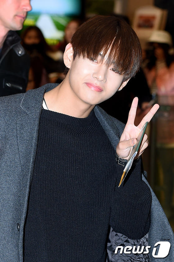 防彈少年團鄭淳元VIXX等現身機場飛北京 獻唱“中韓歌會”【組圖】