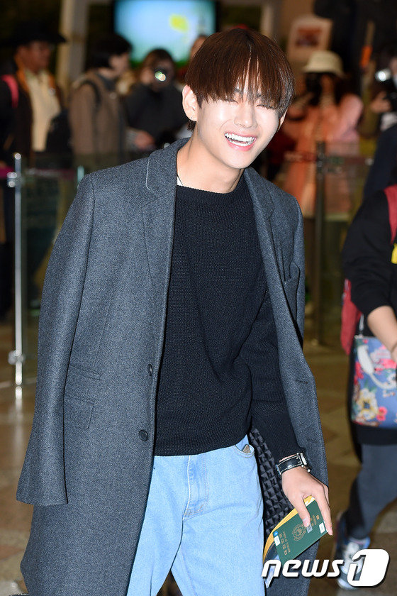 防彈少年團鄭淳元VIXX等現身機場飛北京 獻唱“中韓歌會”【組圖】