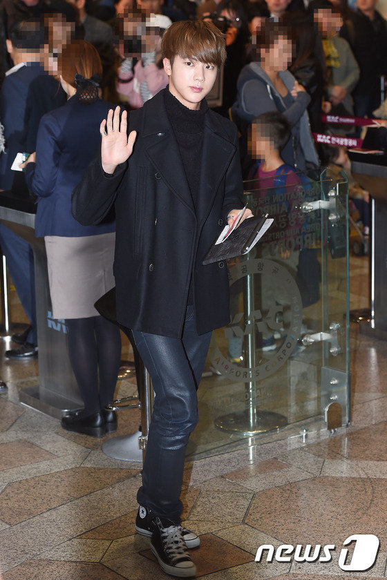 防彈少年團鄭淳元VIXX等現身機場飛北京 獻唱“中韓歌會”【組圖】