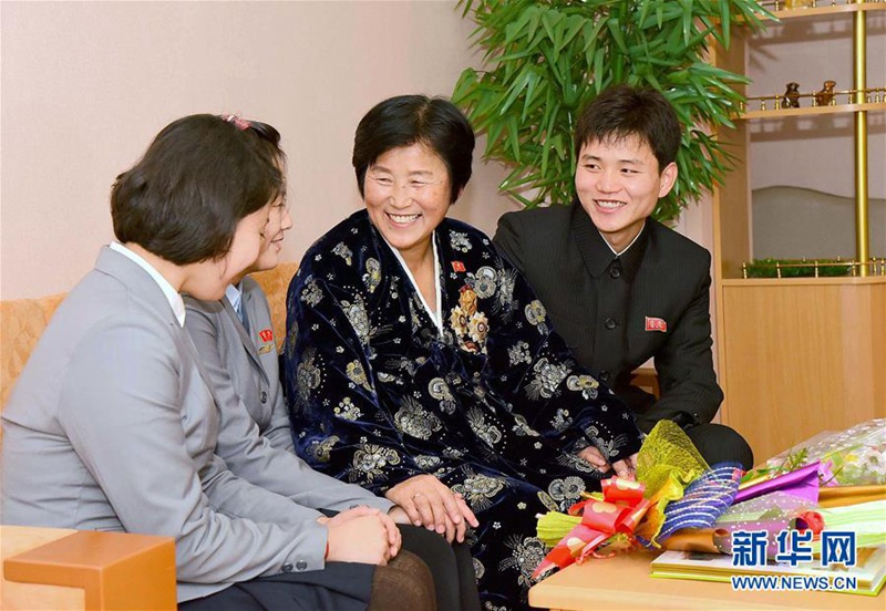 朝鮮民眾慶祝母親節【組圖】