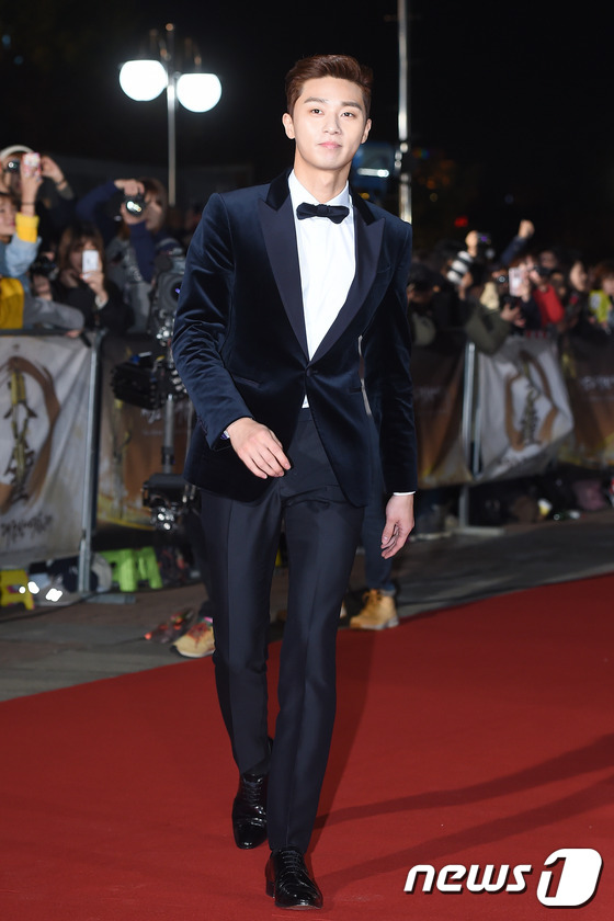 韓國大鐘獎匯總 李敏鎬獲新人獎高圓圓孫紅雷驚喜亮相【組圖】