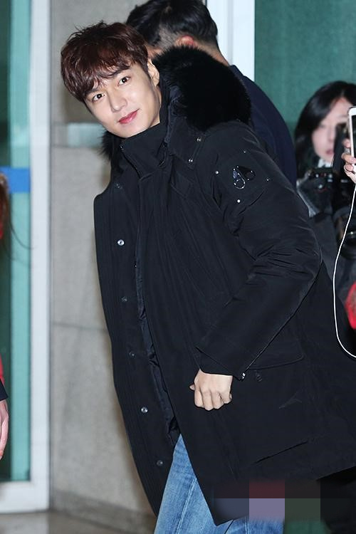 李敏鎬飛海外拍《賞金獵人》 態度親切盡顯暖男氣質【組圖】