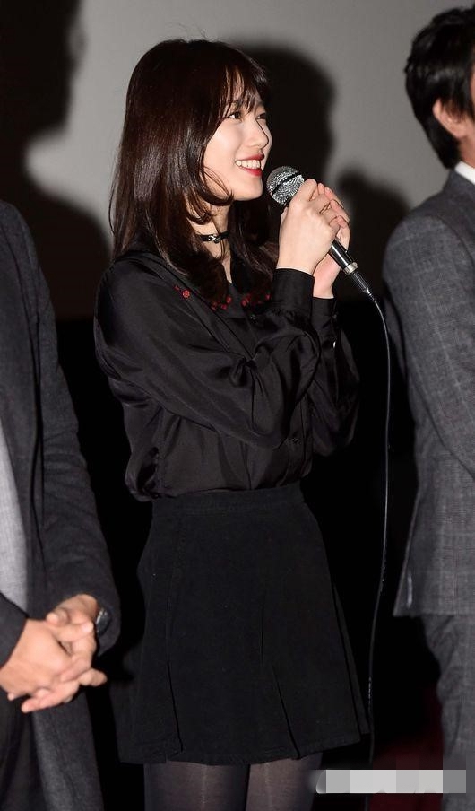 秀智忙新電影宣傳 黑白兩套服裝顯不同魅力【組圖】