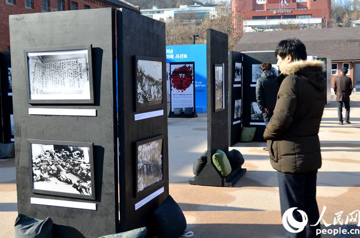 “悲歡中綻放的鮮花-光復70周年”主題圖片展在韓舉辦【組圖】