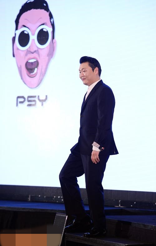 鳥叔新曲橫掃各大音樂榜單 稱《江南Style》爆紅后壓力大【組圖】