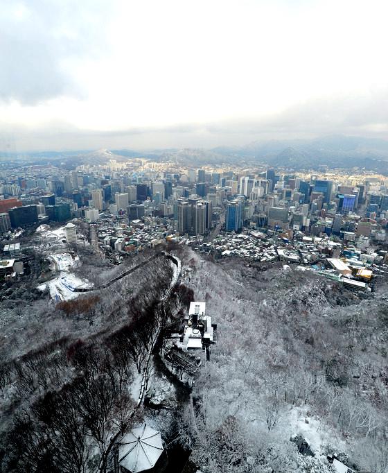 2015年首爾第一場大雪 比往年來得晚一些【組圖】