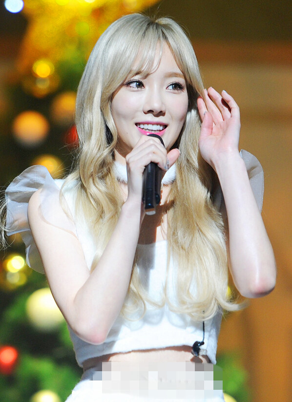 泰蒂徐出席《Dear Santa》發售活動 泰妍Tiffany秀蠻腰可愛不失性感【組圖】