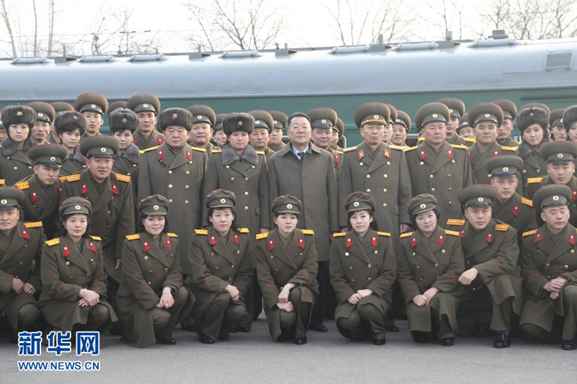 朝鮮功勛國家合唱團和牡丹峰樂團訪華 成員合影 （組圖）
