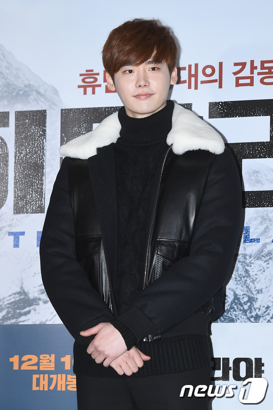 李鐘碩現身《喜馬拉雅》試映會 與玄彬同場比帥【組圖】