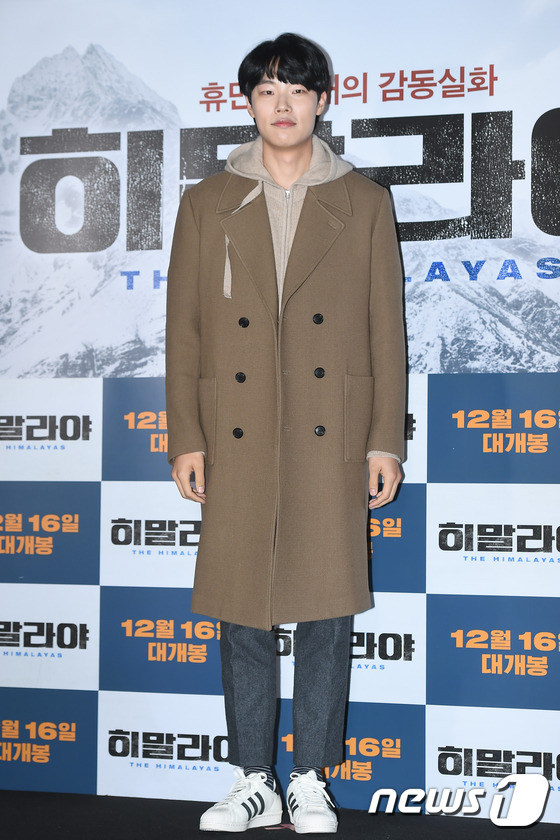 李鐘碩現身《喜馬拉雅》試映會 與玄彬同場比帥【組圖】