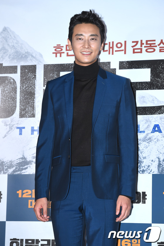 李鐘碩現身《喜馬拉雅》試映會 與玄彬同場比帥【組圖】