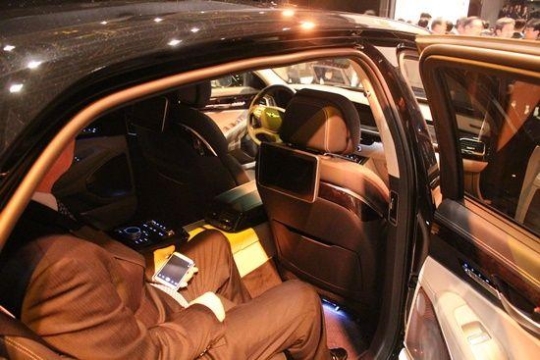 現代Genesis頂級轎車EQ900面世 預定量已超萬輛【組圖】