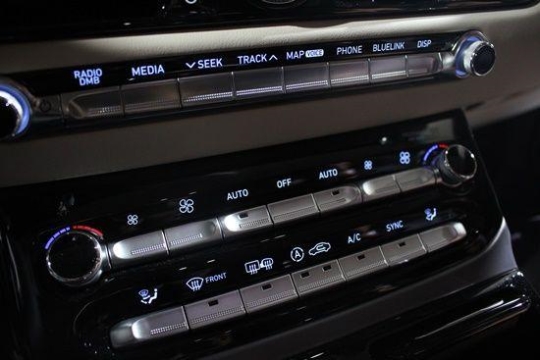 現代Genesis頂級轎車EQ900面世 預定量已超萬輛【組圖】