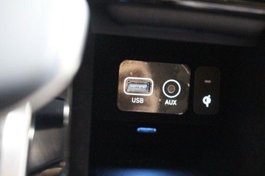現代Genesis頂級轎車EQ900面世 預定量已超萬輛【組圖】