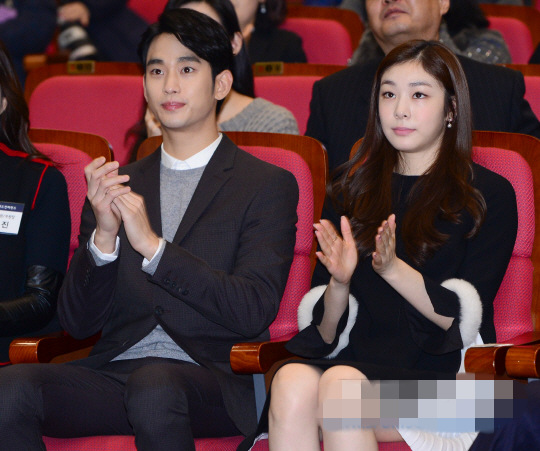 金秀賢與金妍兒同獲2015品牌大獎 溫暖微笑紳士范【組圖】