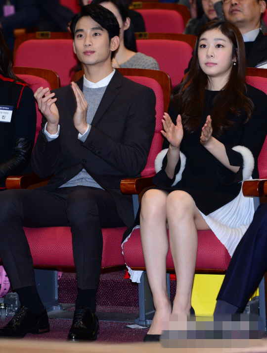 金秀賢與金妍兒同獲2015品牌大獎 溫暖微笑紳士范【組圖】