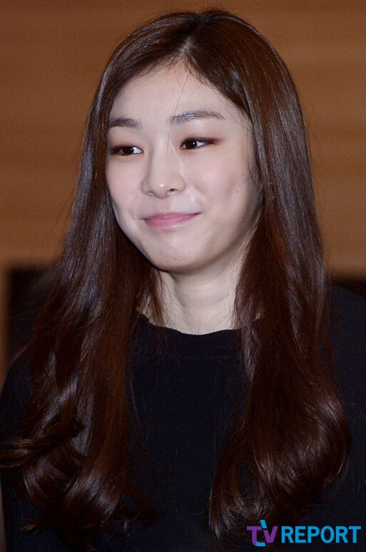 金秀賢與金妍兒同獲2015品牌大獎 溫暖微笑紳士范【組圖】