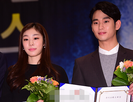 金秀賢與金妍兒同獲2015品牌大獎 溫暖微笑紳士范【組圖】