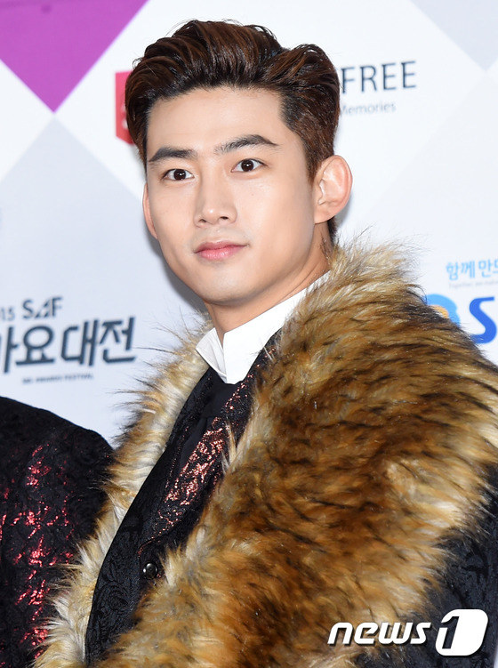 SBS歌謠大戰紅毯匯總 EXO伯賢賣萌不斷少女時代美艷【組圖】