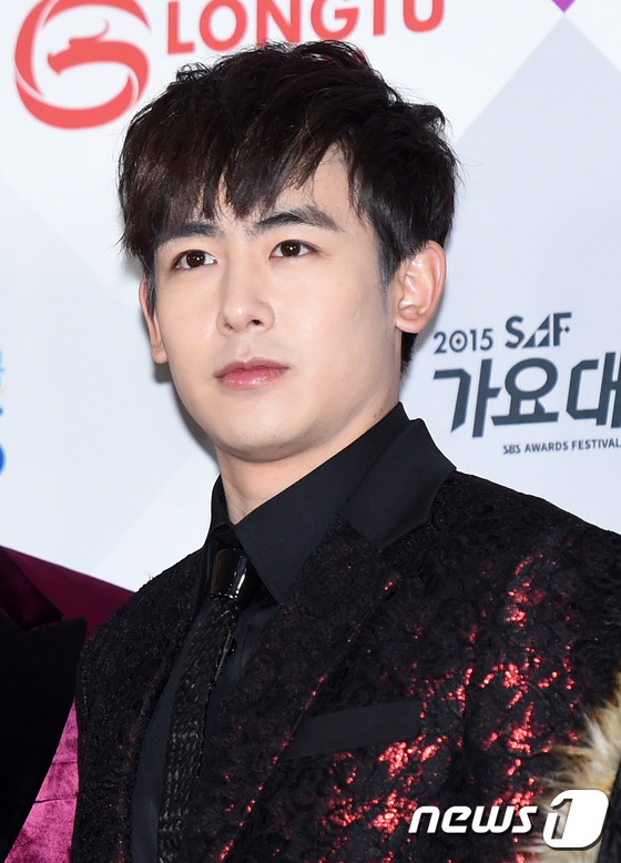 SBS歌謠大戰紅毯匯總 EXO伯賢賣萌不斷少女時代美艷【組圖】