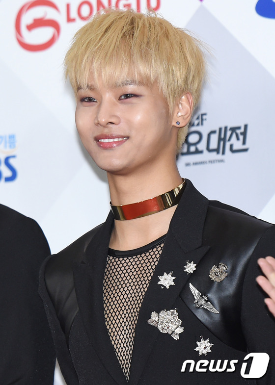 SBS歌謠大戰紅毯匯總 EXO伯賢賣萌不斷少女時代美艷【組圖】