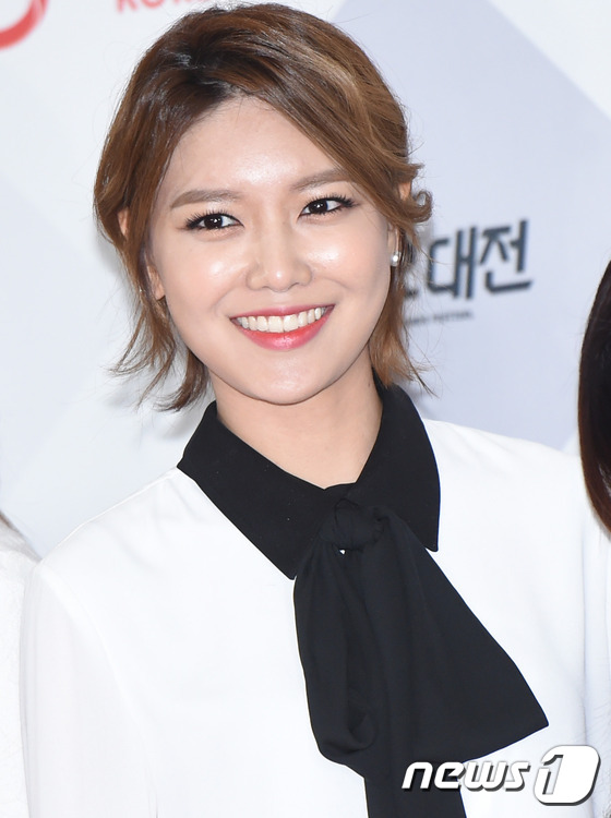 SBS歌謠大戰紅毯匯總 EXO伯賢賣萌不斷少女時代美艷【組圖】